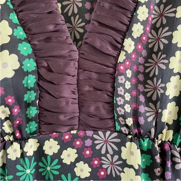 Unyx purple flower tunic. It is a bit sheer, you can see in the 4th picture - Picture 3 of 6